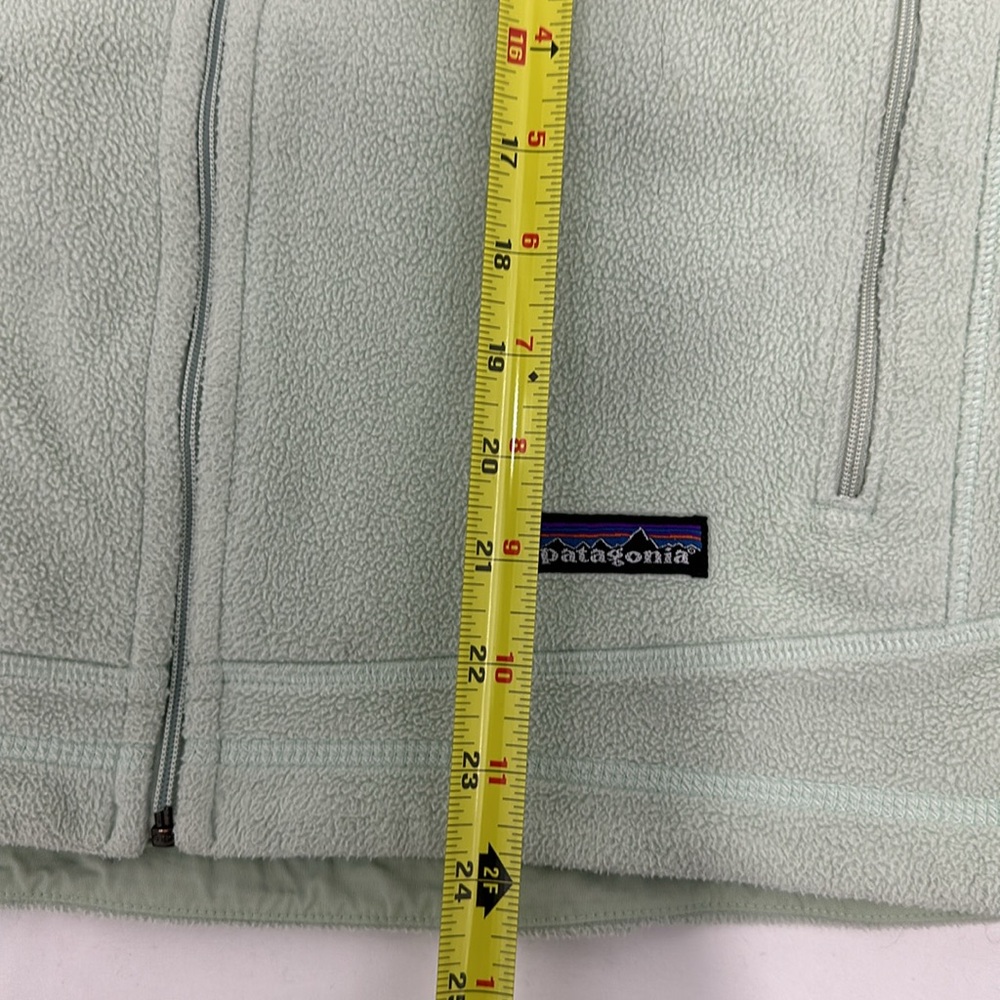Patagonia Women's Lightweight R4® Jacket - Picture 3 of 8